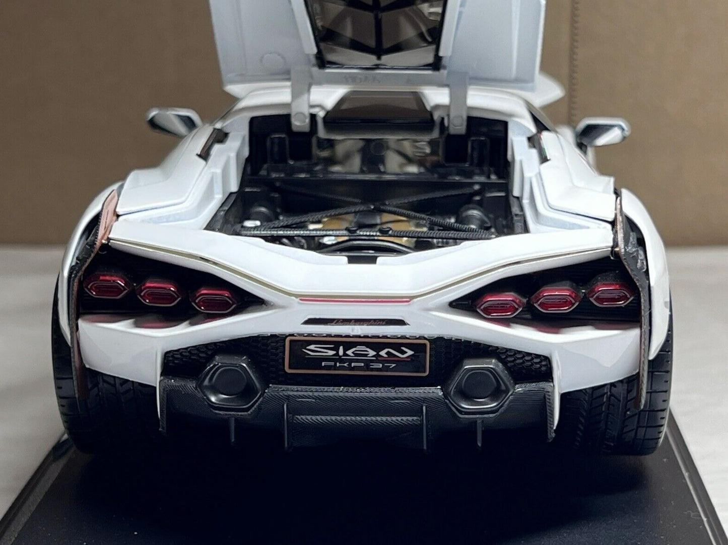 Lamborghini Sián FKP 37 1:18 Maisto Diecast Model – Special Edition