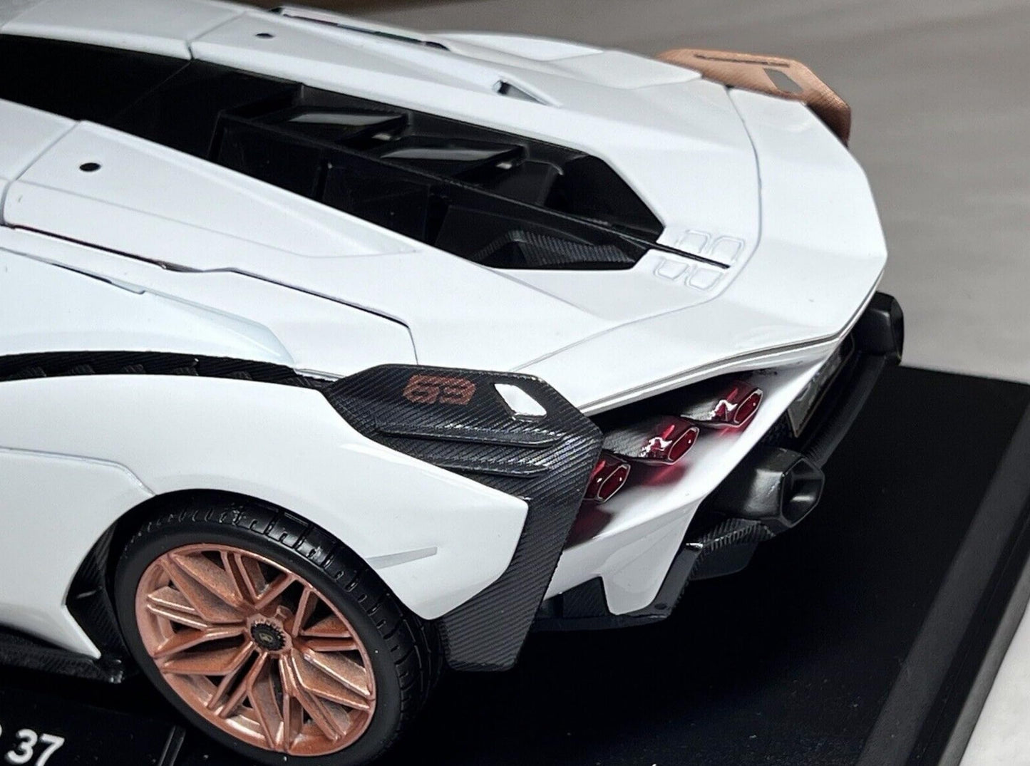 Lamborghini Sián FKP 37 1:18 Maisto Diecast Model – Special Edition